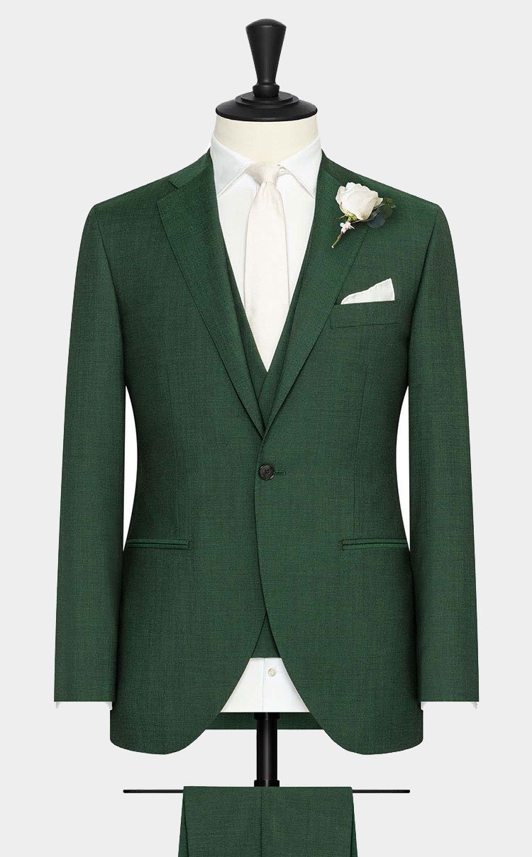 Een driedelig groen trouwkostuum.