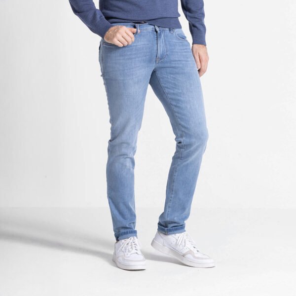 Jeans Van Zilton In Het Blauw In Model Lichtblauwe Jeans Met Slim Fit En Moderne, Slanke Uitstraling.