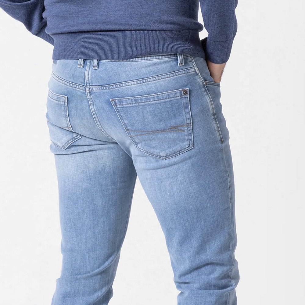 Jeans Van Zilton In Het Blauw In Model Lichtblauwe Jeans Met Slim Fit En Moderne, Slanke Uitstraling.