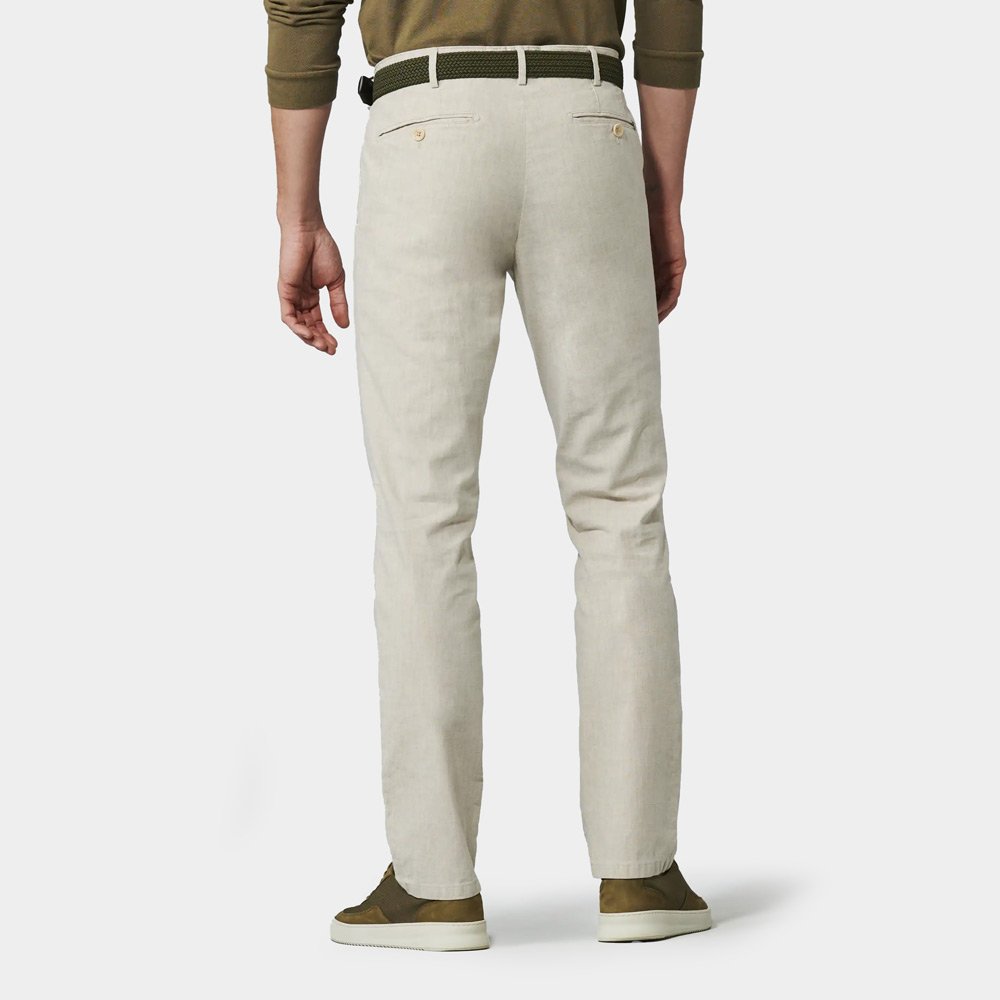 Chino Van Meyer In Het Beige In Model