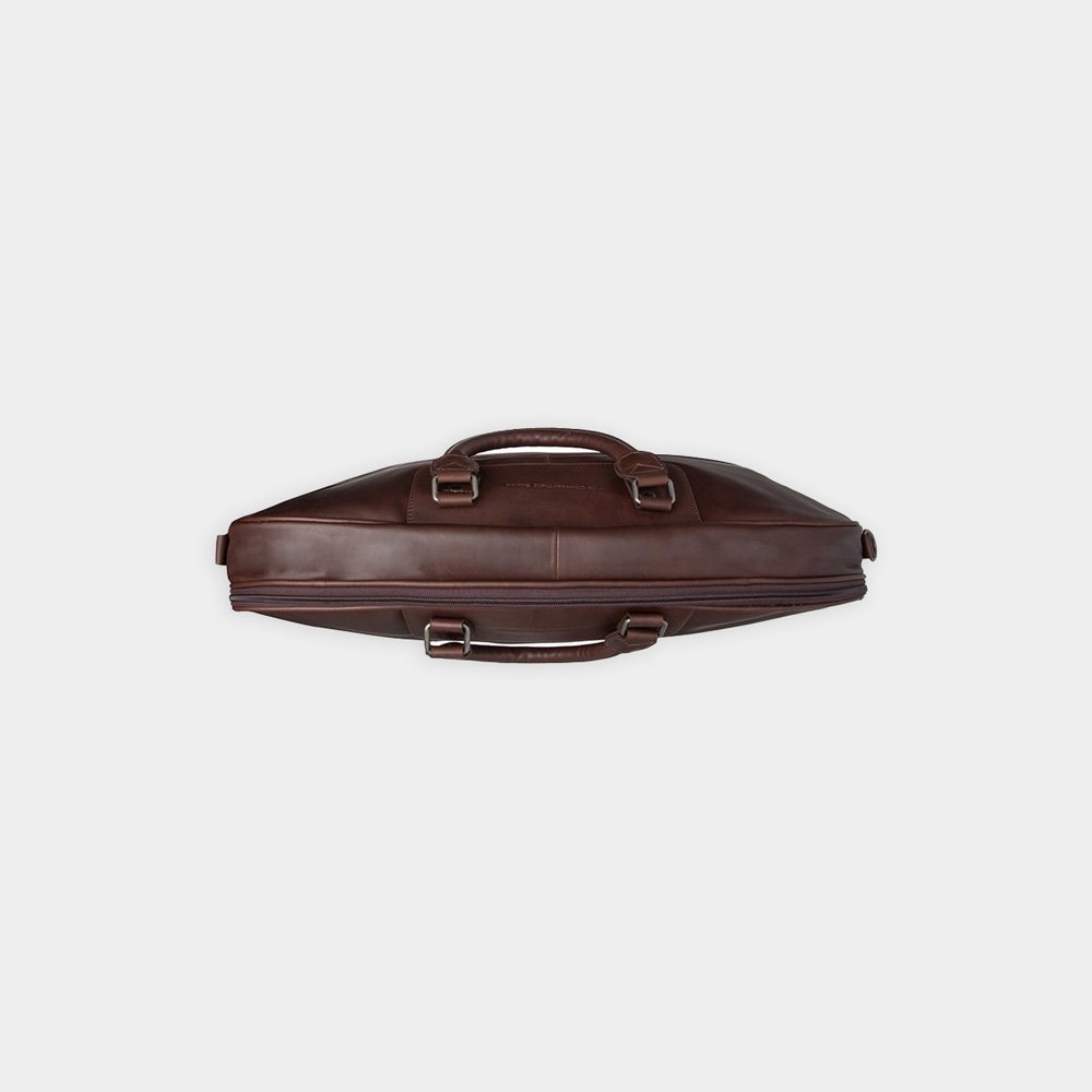 Kledinghoes Van The Chesterfield Brand In Het Bruin In Model