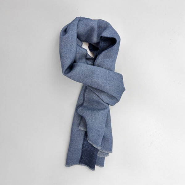 Sjaals Van Gierremilano In Het Blauw In Model Dubbelzijdige Sjaal In 100% Wol