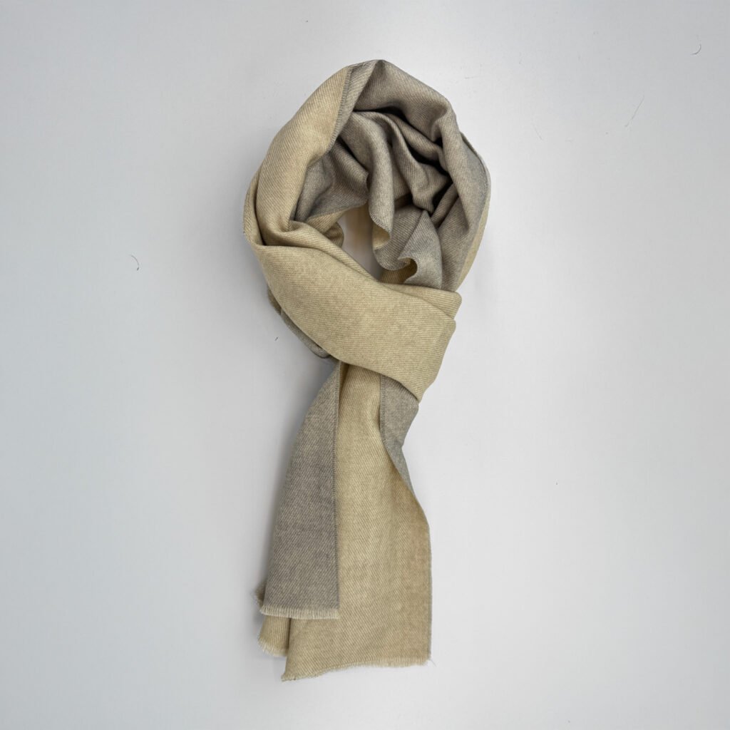 Sjaals Van Gierremilano In Het Beige In Model Dubbelzijdige Sjaal In 100% Wol