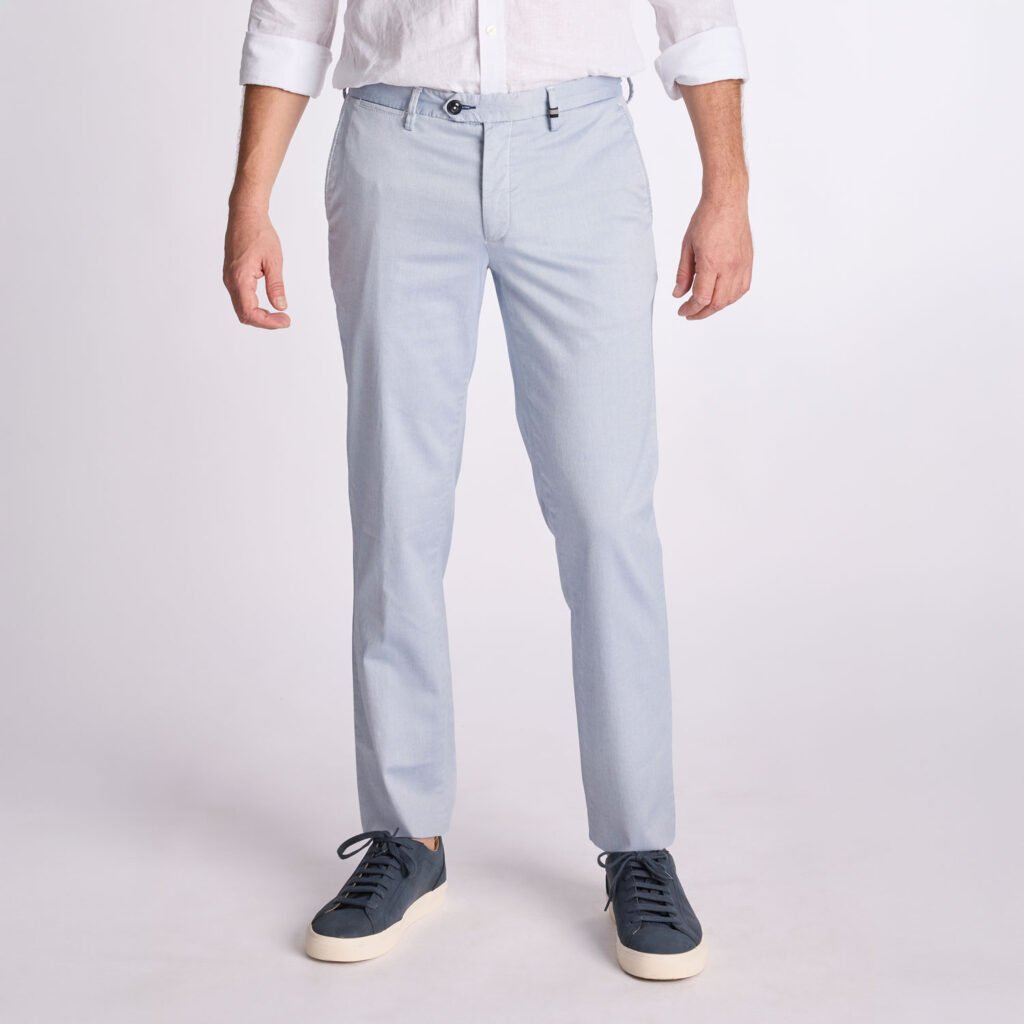 Chino Van Zilton In Het Blauw In Model Magnus
