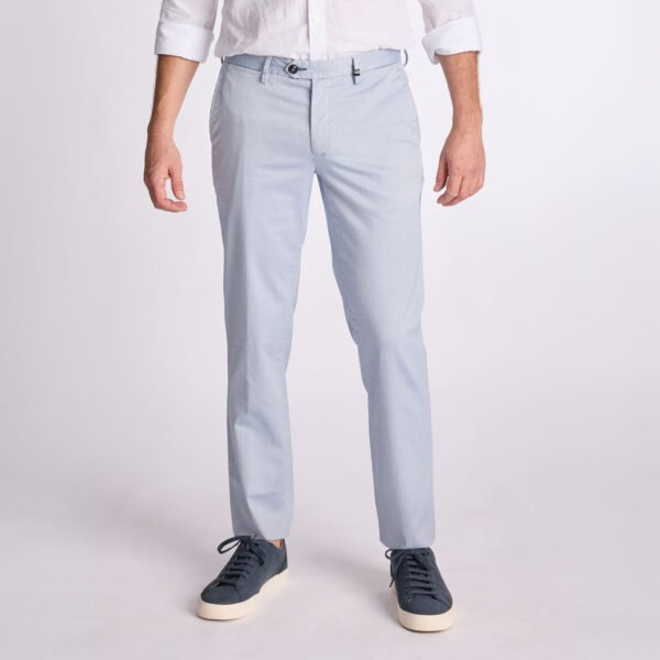 Chino Van Zilton In Het Blauw In Model Magnus