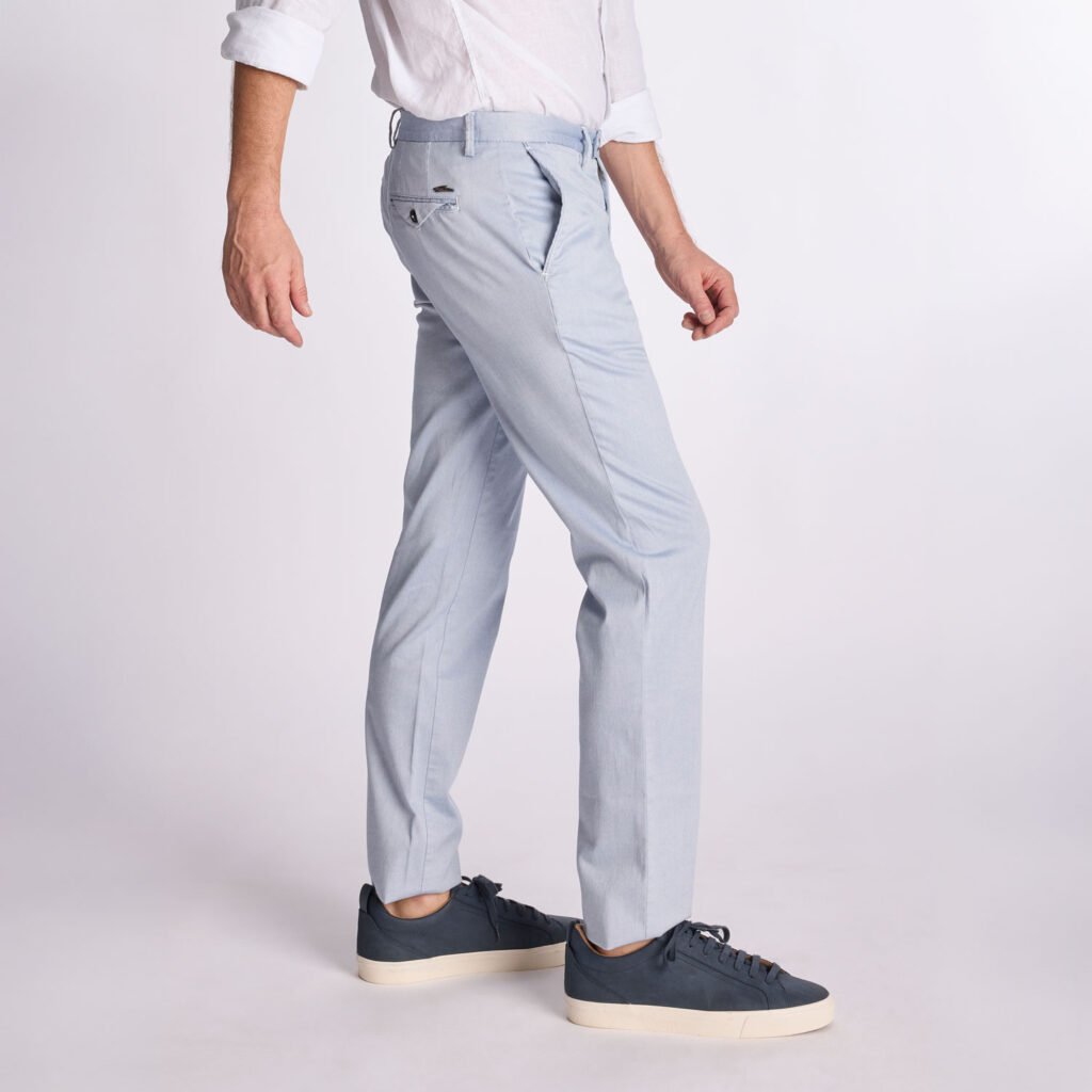 Chino Van Zilton In Het Blauw In Model Magnus