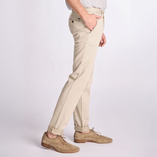 Chino Van Zilton In Het Beige In Model Magnus
