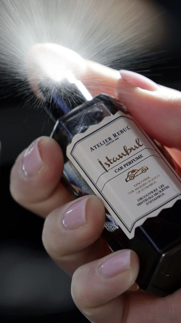 Parfum Van Atelier Rebul  In Het  In Model 