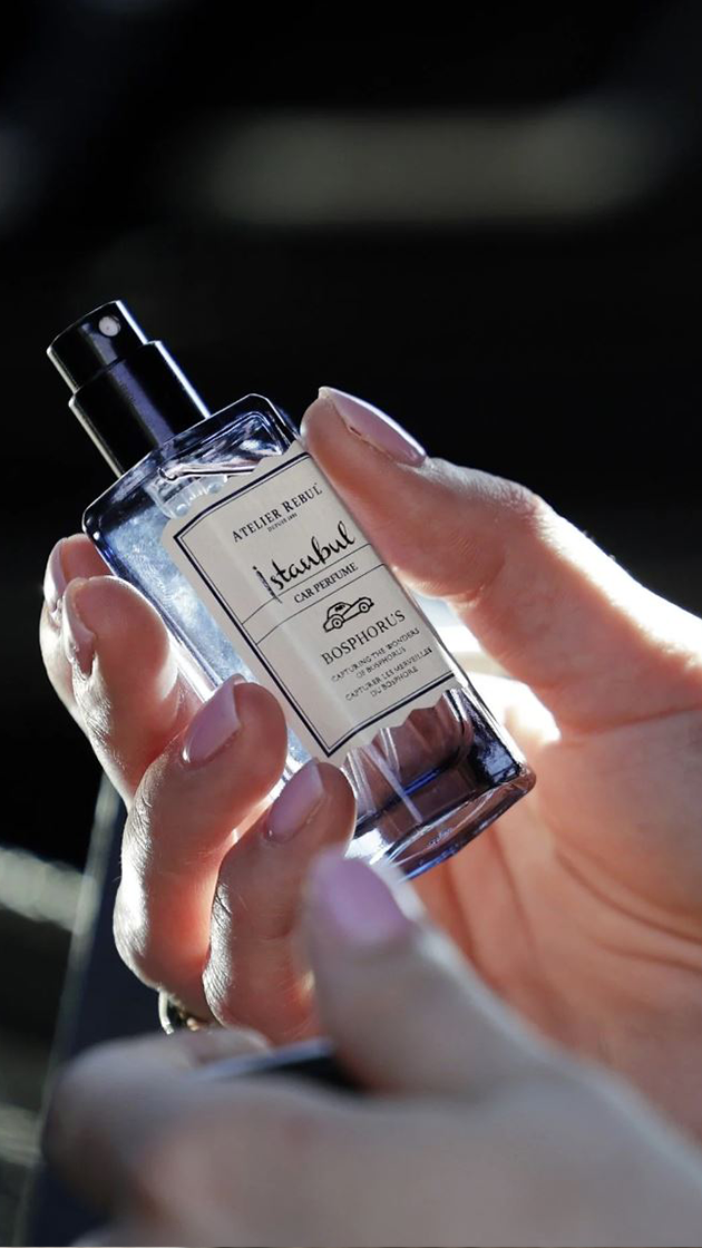 Parfum Van Atelier Rebul  In Het  In Model 